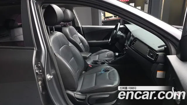 Kia Niro 2018 — фото 17