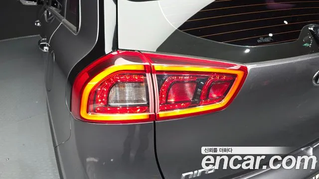 Kia Niro 2018 — фото 9