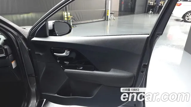 Kia Niro 2018 — фото 14