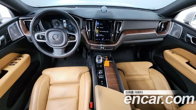 Volvo XC60 2021 — фото 10