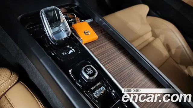 Volvo XC60 2021 — фото 12