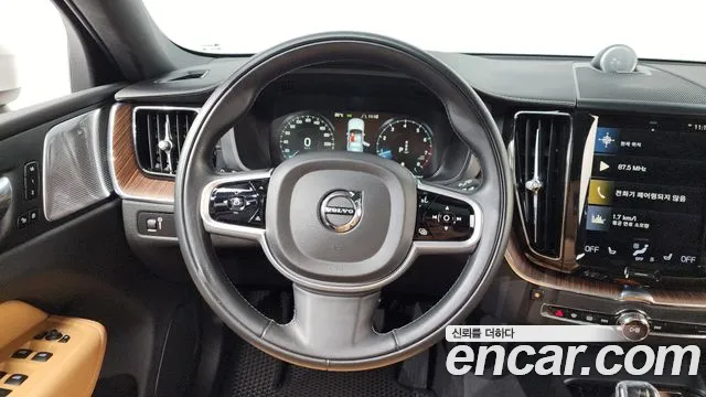Volvo XC60 2021 — фото 19