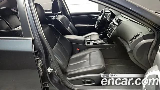 Nissan Altima 2018 — фото 10