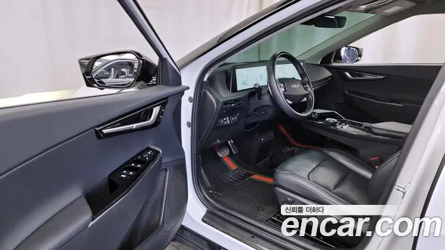 Kia EV6 2022 — фото 13
