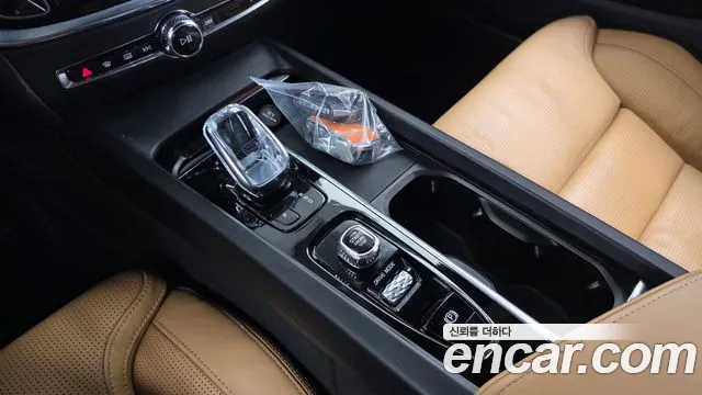Volvo S60 2021 — фото 12