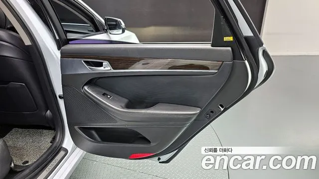 Genesis G80 2017 — фото 15