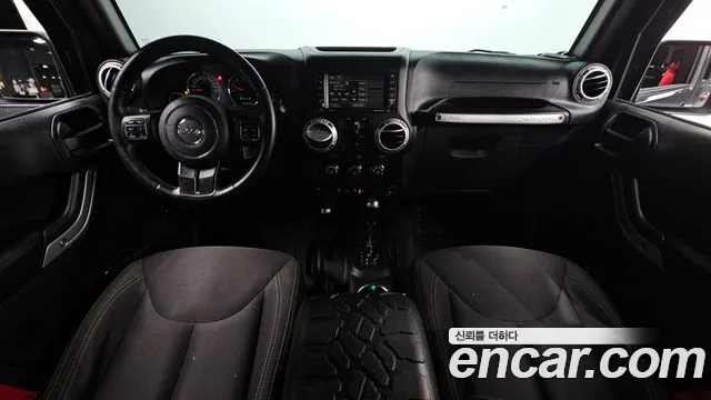 Jeep Wrangler 2016 — фото 9