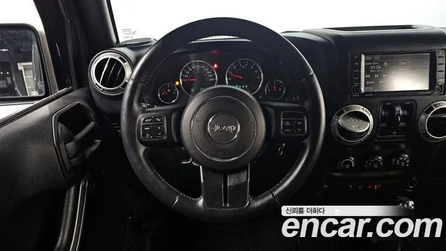 Jeep Wrangler 2016 — фото 18