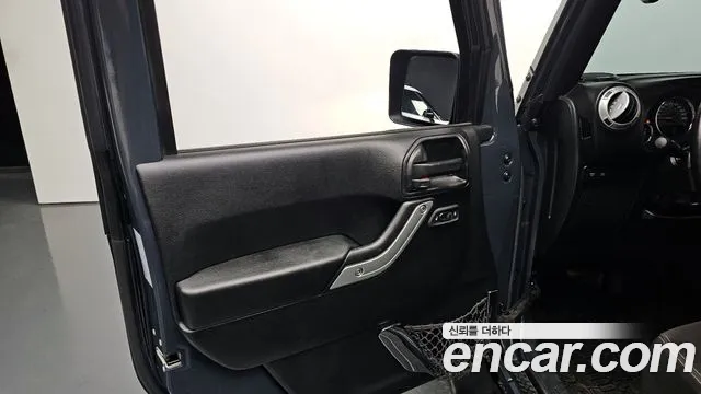 Jeep Wrangler 2016 — фото 13