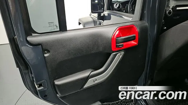 Jeep Wrangler 2016 — фото 14