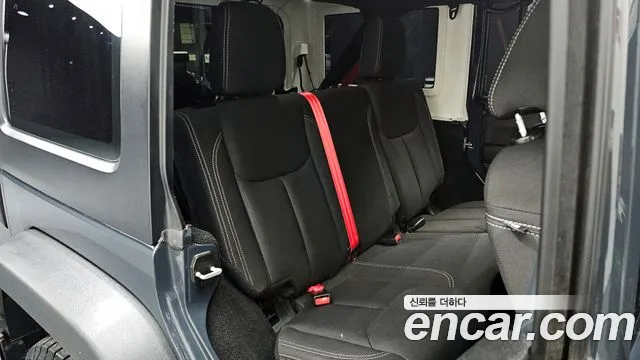 Jeep Wrangler 2016 — фото 15