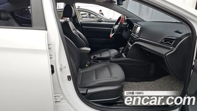 Hyundai AVANTE 2020 — фото 11