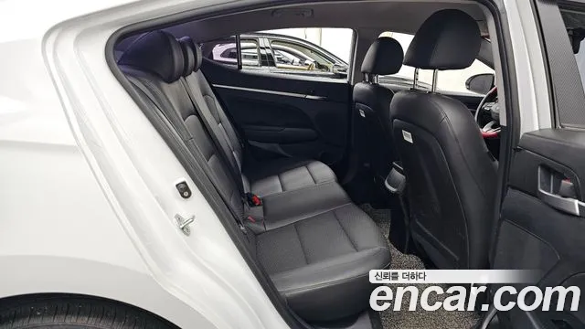 Hyundai AVANTE 2020 — фото 12