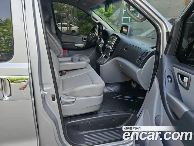Hyundai Starex 2016 — фото 16