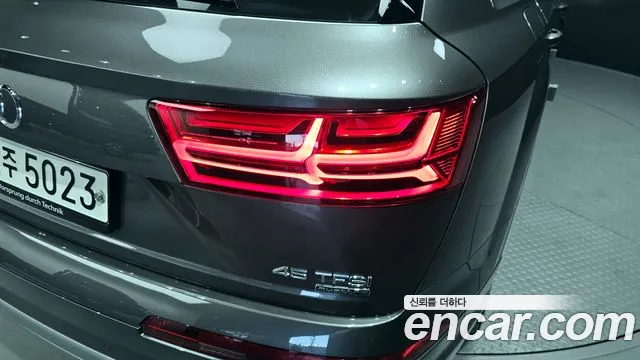 Audi Q7 2019 — фото 8