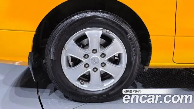 Hyundai Starex 2021 — фото 4