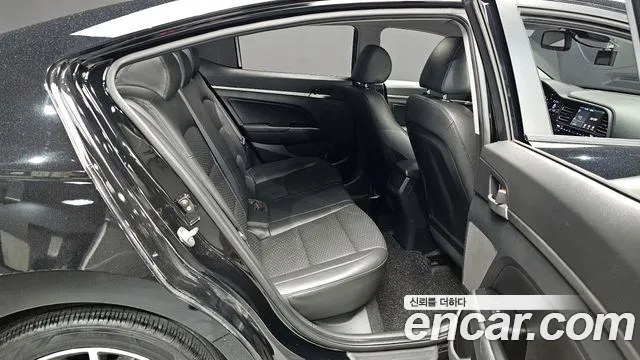 Hyundai AVANTE 2019 — фото 17