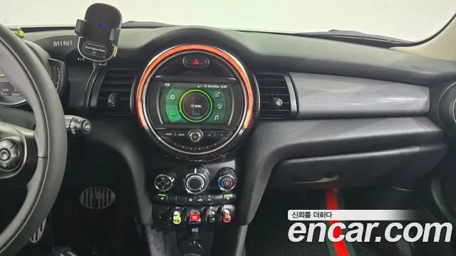 Mini Cooper 2020 — фото 10