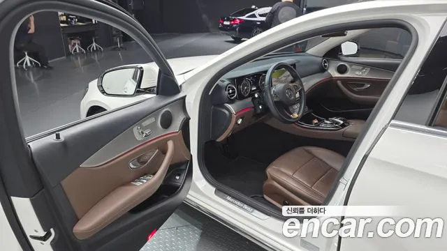 Mercedes-Benz E-Class 2018 — фото 13