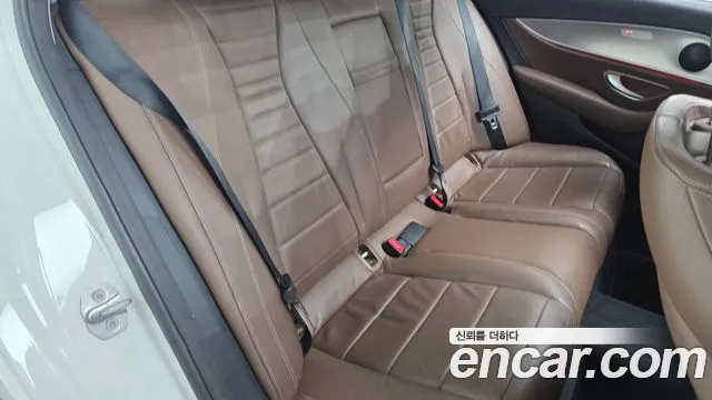 Mercedes-Benz E-Class 2018 — фото 17