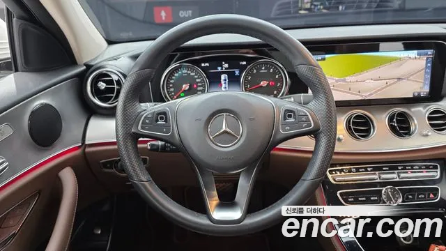 Mercedes-Benz E-Class 2018 — фото 19