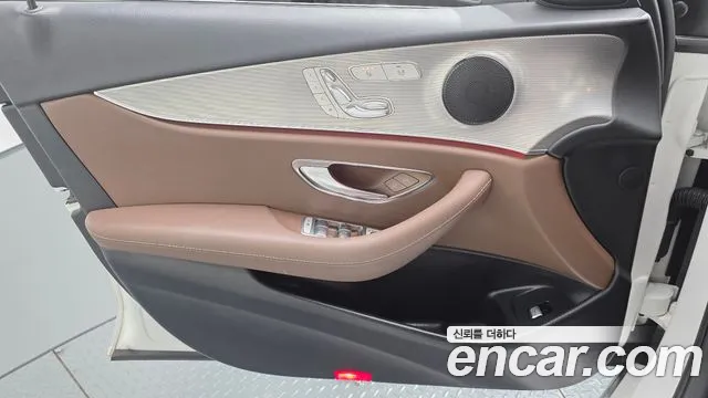 Mercedes-Benz E-Class 2018 — фото 14