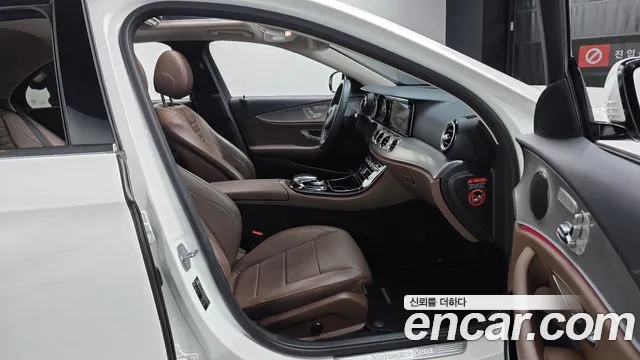 Mercedes-Benz E-Class 2018 — фото 16