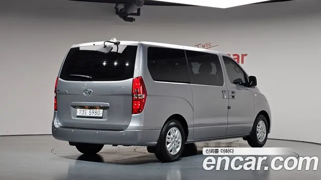 Hyundai Starex 2018 — фото 2