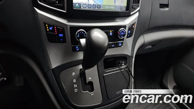 Hyundai Starex 2018 — фото 12