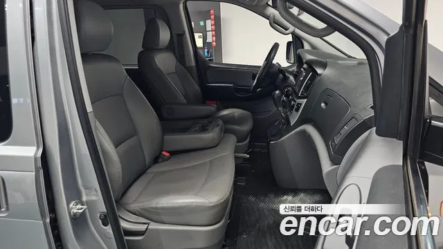 Hyundai Starex 2018 — фото 16