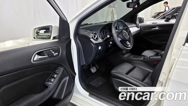 Mercedes-Benz B-Class 2018 — фото 13
