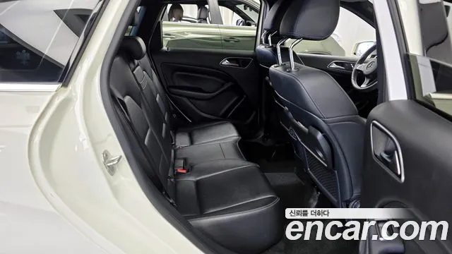 Mercedes-Benz B-Class 2018 — фото 18