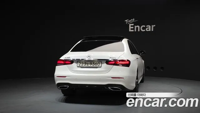 Mercedes-Benz E-Class 2023 — фото 4