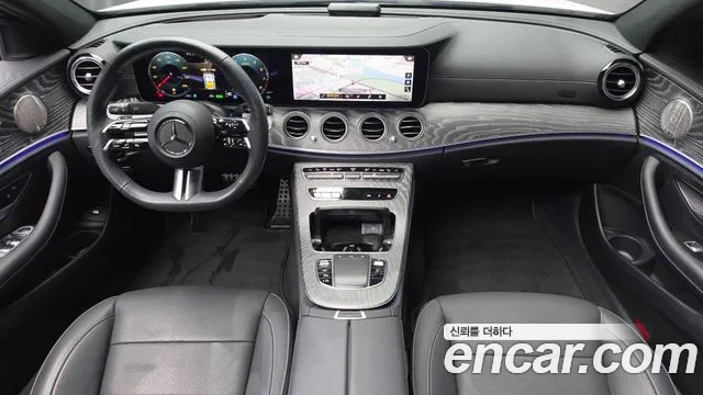 Mercedes-Benz E-Class 2023 — фото 10