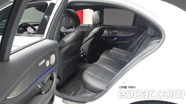 Mercedes-Benz E-Class 2023 — фото 17
