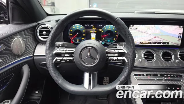 Mercedes-Benz E-Class 2023 — фото 19