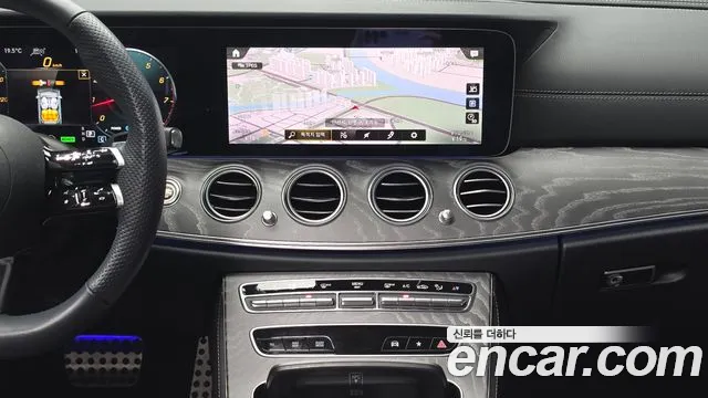Mercedes-Benz E-Class 2023 — фото 20