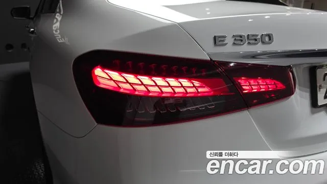 Mercedes-Benz E-Class 2023 — фото 9