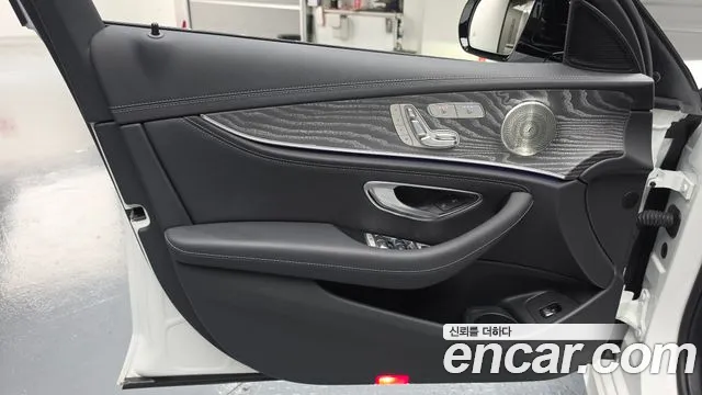 Mercedes-Benz E-Class 2023 — фото 14