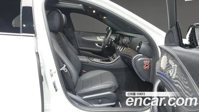 Mercedes-Benz E-Class 2023 — фото 16
