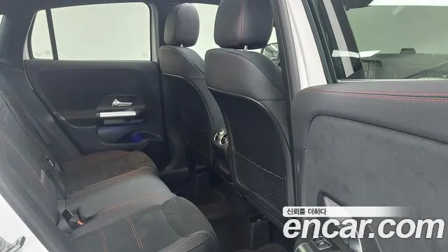 Mercedes-Benz GLA-Class 2023 — фото 10