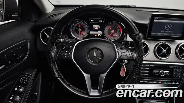 Mercedes-Benz GLA-Class 2015 — фото 18