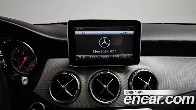 Mercedes-Benz GLA-Class 2015 — фото 19