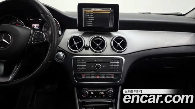 Mercedes-Benz GLA-Class 2017 — фото 13