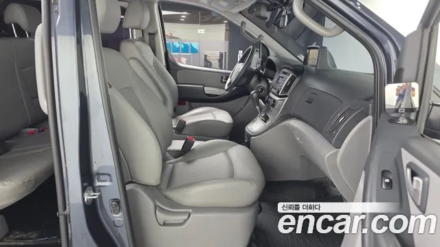 Hyundai Starex 2017 — фото 11