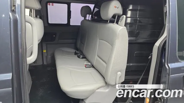 Hyundai Starex 2017 — фото 12