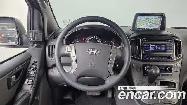 Hyundai Starex 2017 — фото 13