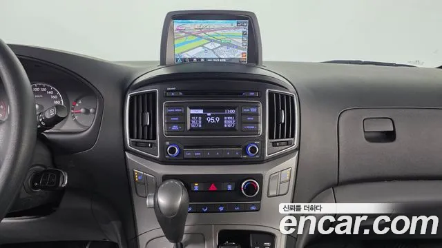Hyundai Starex 2017 — фото 14