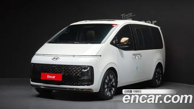 Hyundai Staria 2025 — фото 1