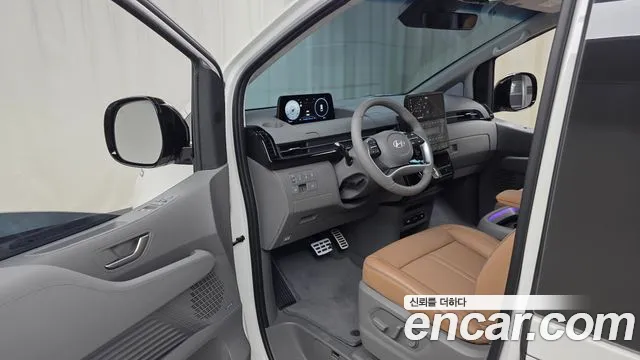 Hyundai Staria 2025 — фото 10
